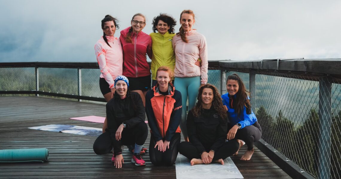 Vítejte na unikátním spojení dvou světů – běhu a jógy – na kempech Run & Jóga na Lipně. Tento jedinečný koncept propojuje dynamiku běhu s harmonií jógy, aby vám poskytl komplexní péči o tělo i duši.
